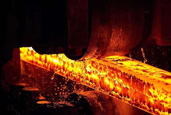 تولید بیش از ۲۳۶ هزار تن بلوم و بیلت در فولاد خوزستان در فروردین‌ماه/ رشد ۲۸.۳ درصدی فروش
